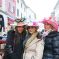 Pendant la foire Ste Catherine à Altkirch, les filles célibataires âgées de 25 ans se promènent chapeau sur la tête &copy; Marion Riegert