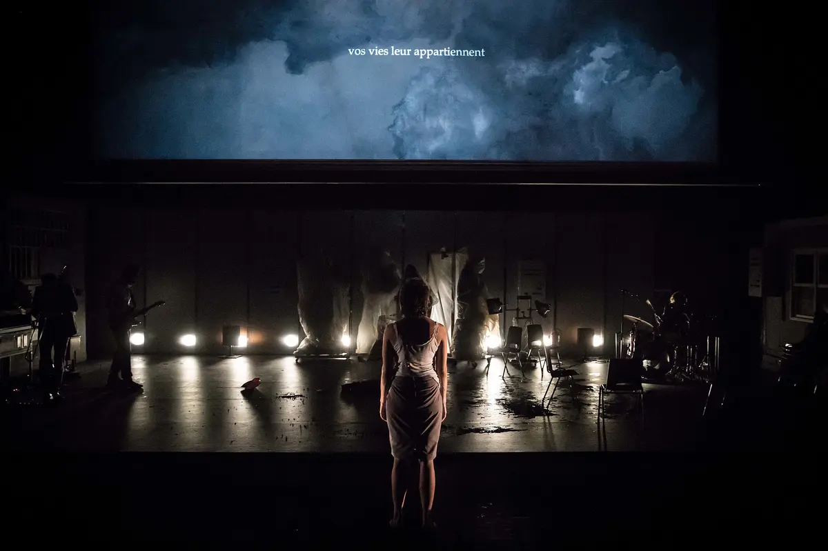 France-Fantôme Tiphaine Raffier - La femme coupée en deux