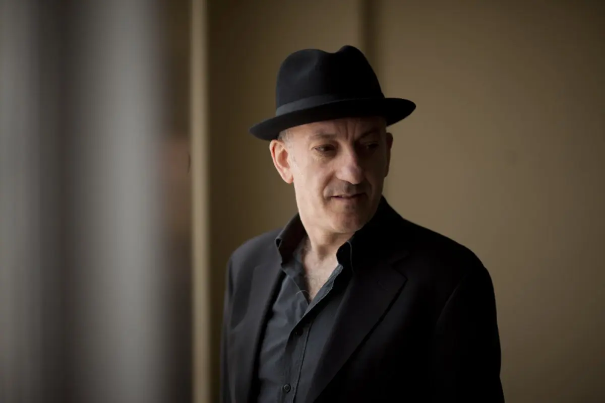 Freddy Koella a joué avec Bod Dylan, Willy DeVille, Carla Bruni ou encore Francis Cabrel
