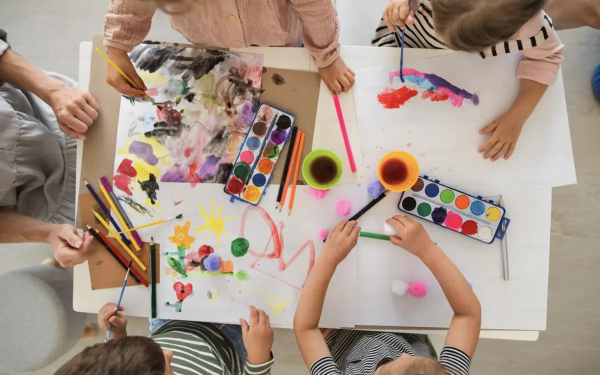 Fresque collective : les enfants dessinent l'océan !