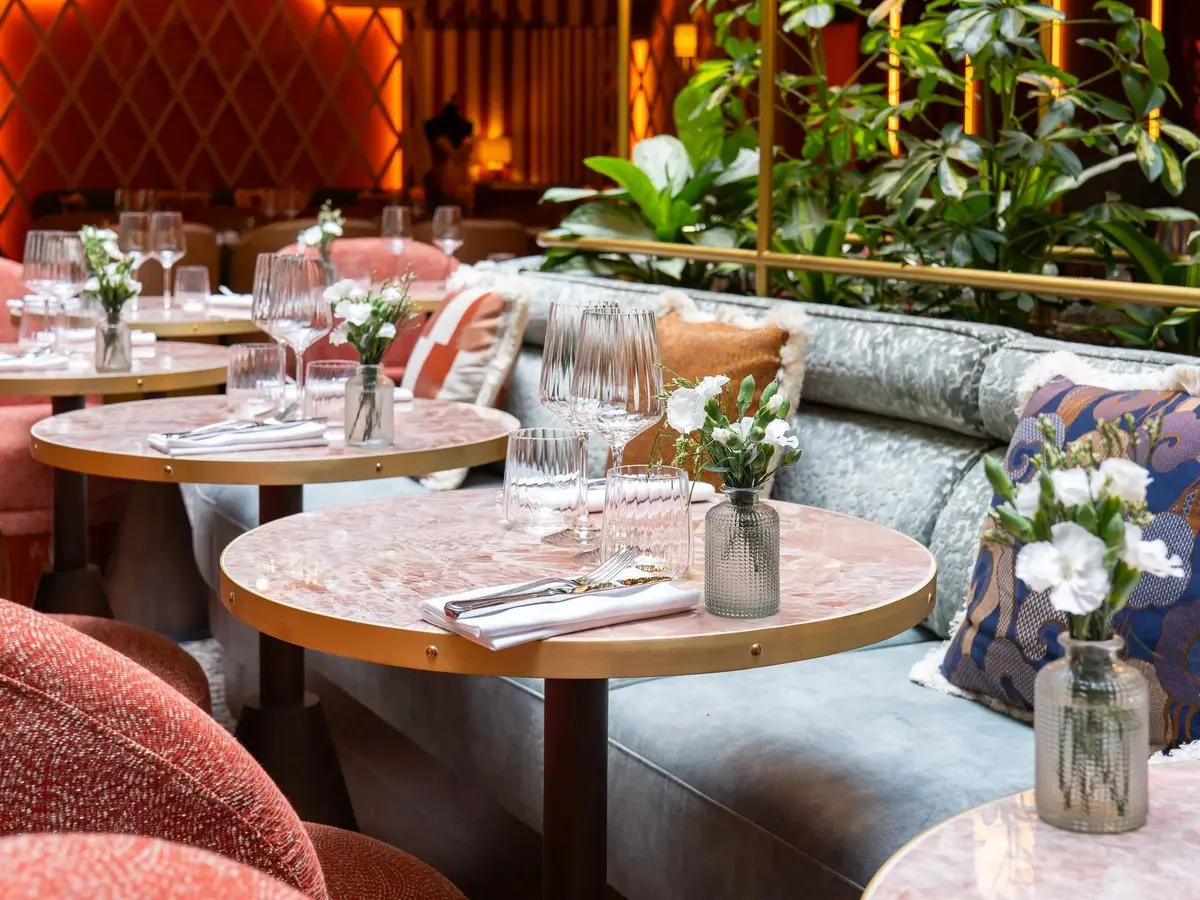 Frivole : la terrasse estivale du 8e arrondissement de Paris rouvre ses portes