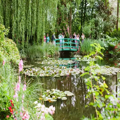 From Paris: Skip the Line Monet Gardens & Giverny Bike Tour with Market Picnic Stop