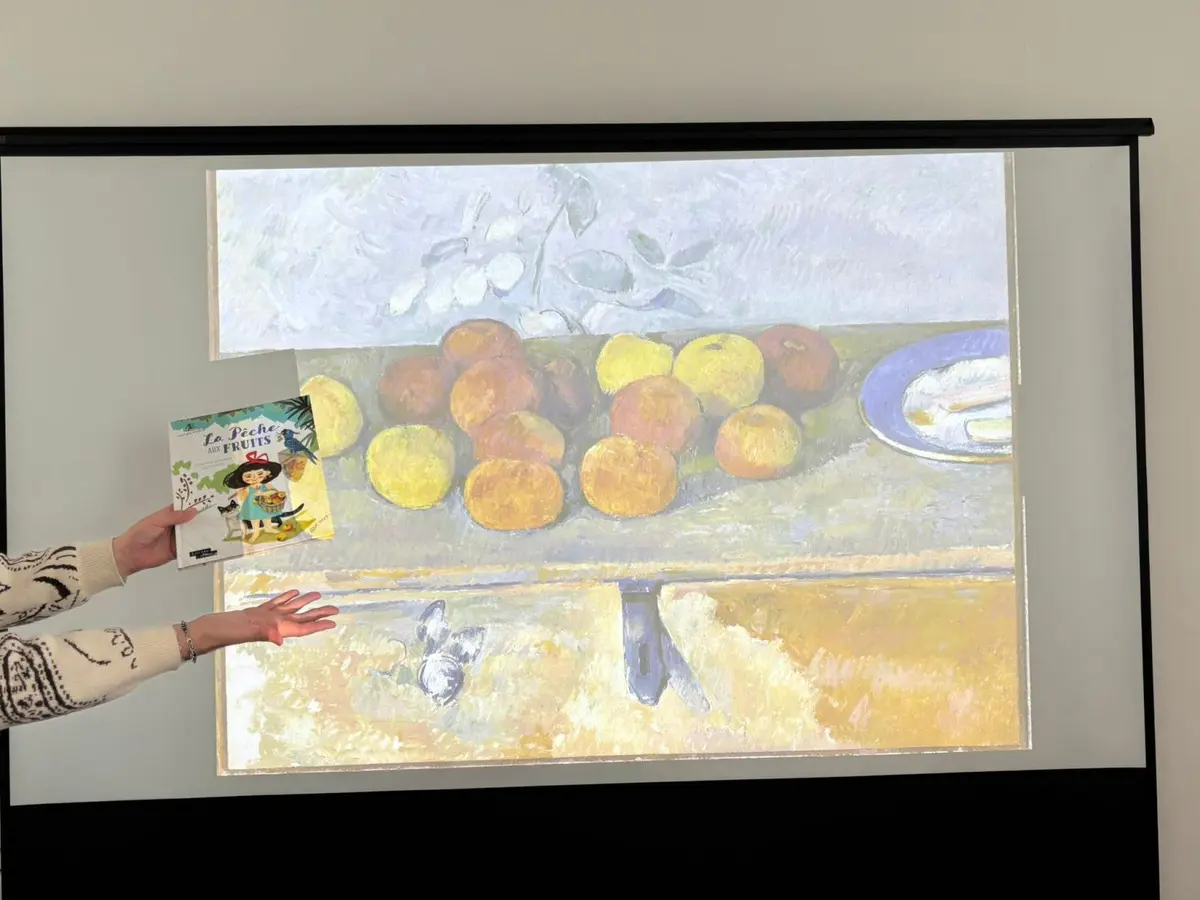 Fruits, fleurs et pinceaux