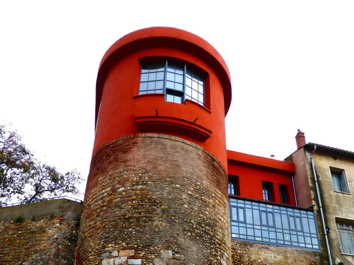 Galets Bâtisseurs, Le Fleuve Dans La Ville