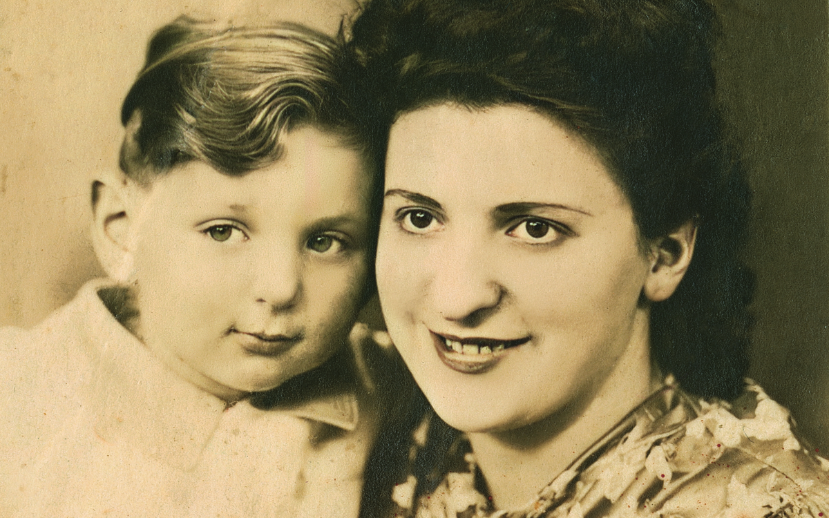 Georges Perec et sa mère, c. 1938. Coll. Sylvia Richardson et Marianne Saluden.