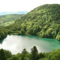 Le lac des perches en contrebas DR