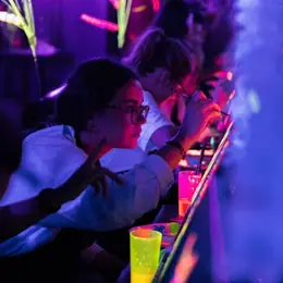 Glow in the Dark : L’expérience peinture sous UV à Paris