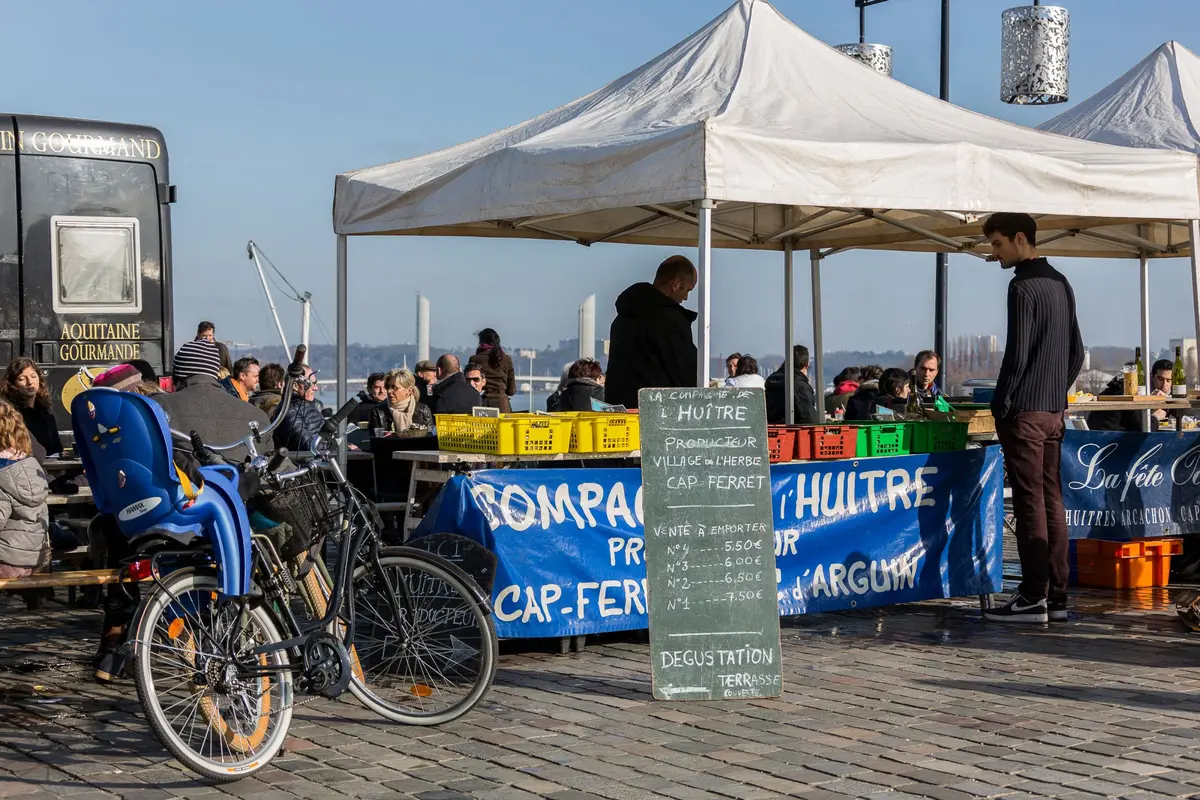 Grand march&eacute; dominical des quais &agrave; Bordeaux Chartrons