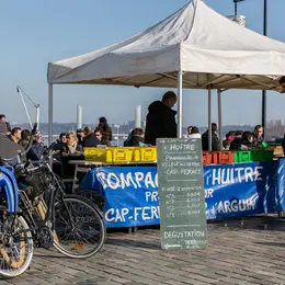 Grand marché dominical des quais à Bordeaux Chartrons