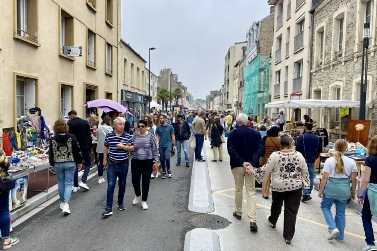 Grand Vide grenier de la rue du Val de Saire