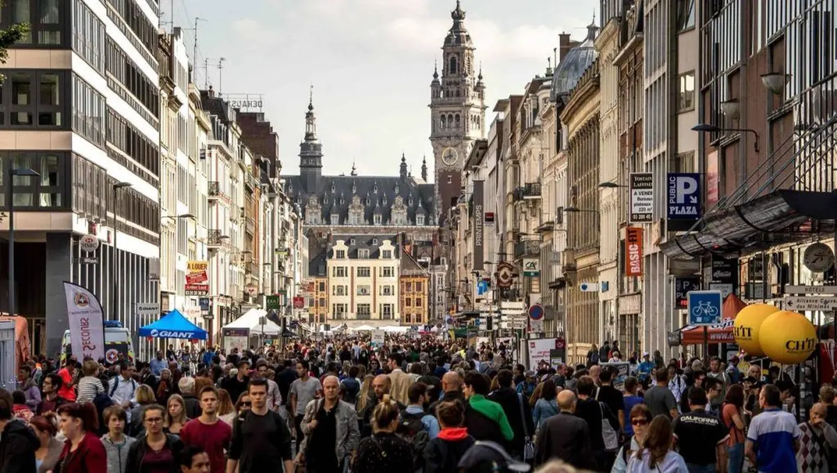 La Grande braderie de Lille attire les foules