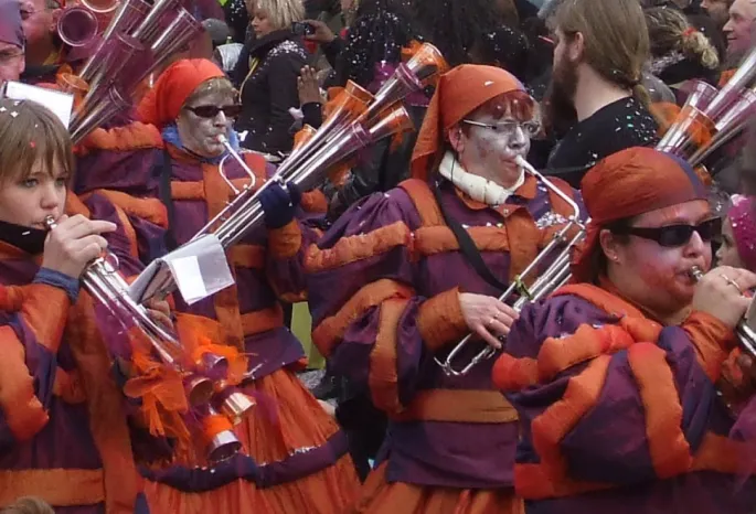 Les guggenmusik animent les carnaval