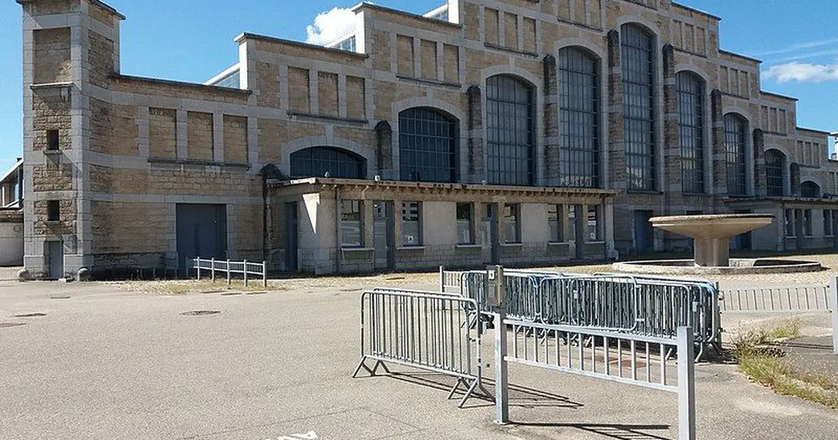 La forme caractéristique de la Halle Tony Garnier à Lyon