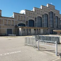 La forme caractéristique de la Halle Tony Garnier à Lyon &copy; Romainbehar, CC0, via Wikimedia Commons