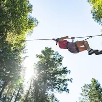Plusieurs tyroliennes vous attendent sur le parcours Accrobranche &copy; Michel Laurent