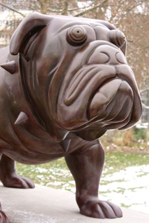 Hector, le bulldog est installé depuis décembre 2010 dans le Parc des Sculptures