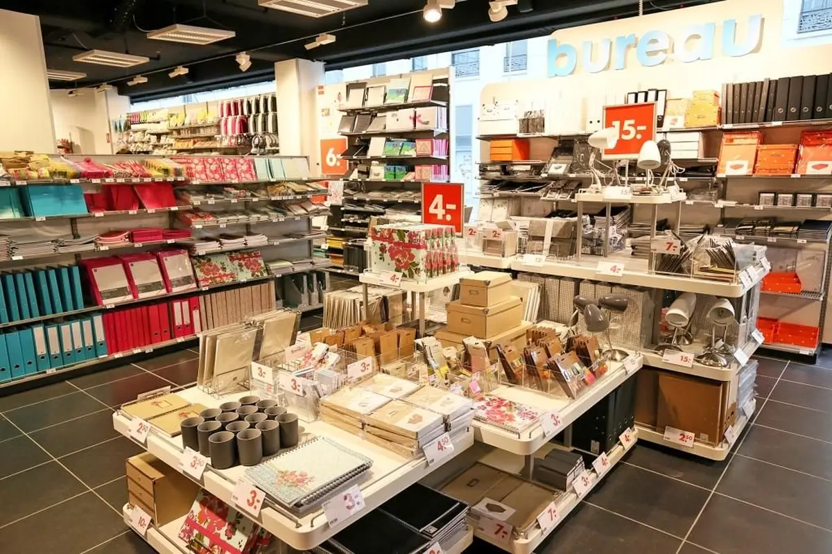 Le magasin HEMA est rangé selon différents univers, comme les pièces d'une maison