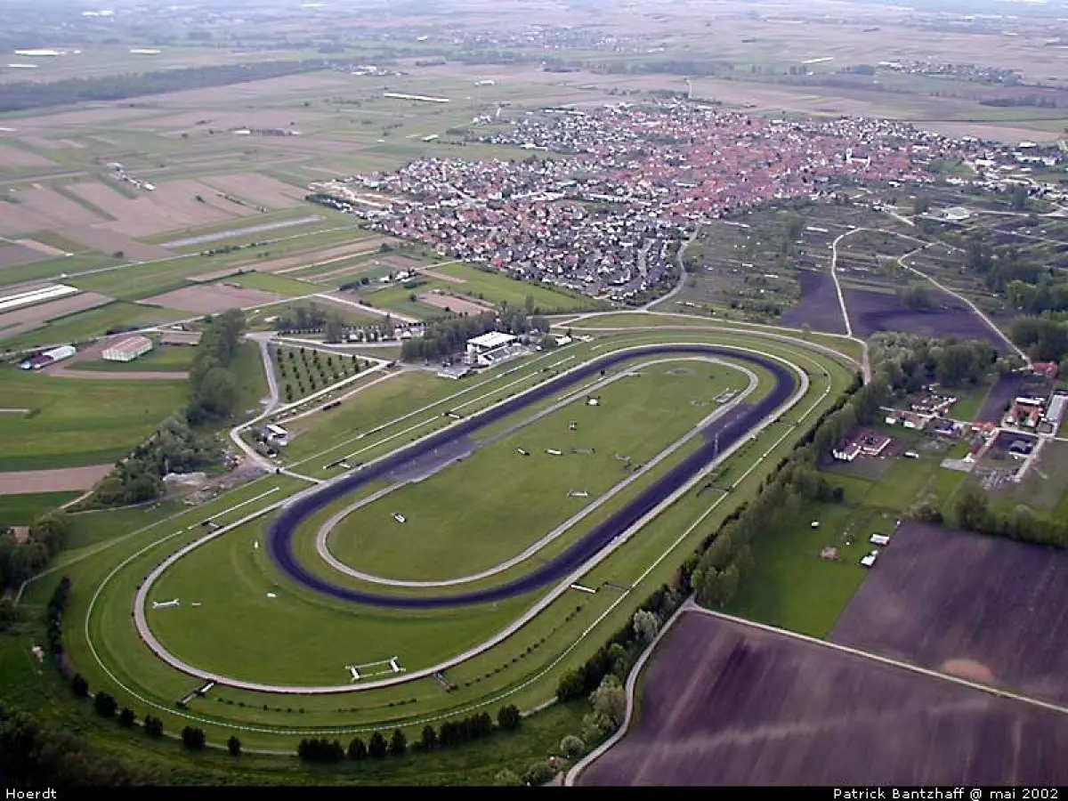 L'Hippodrome de Strasbourg, situé à Hoerdt propose des courses hippiques tout au long de l'année, ainsi que des festivals