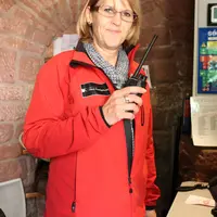 Adèle Hutt gère le quotidien : livraison des entreprises, contrôle des billets, enfants perdus... &copy; Sandrine Bavard