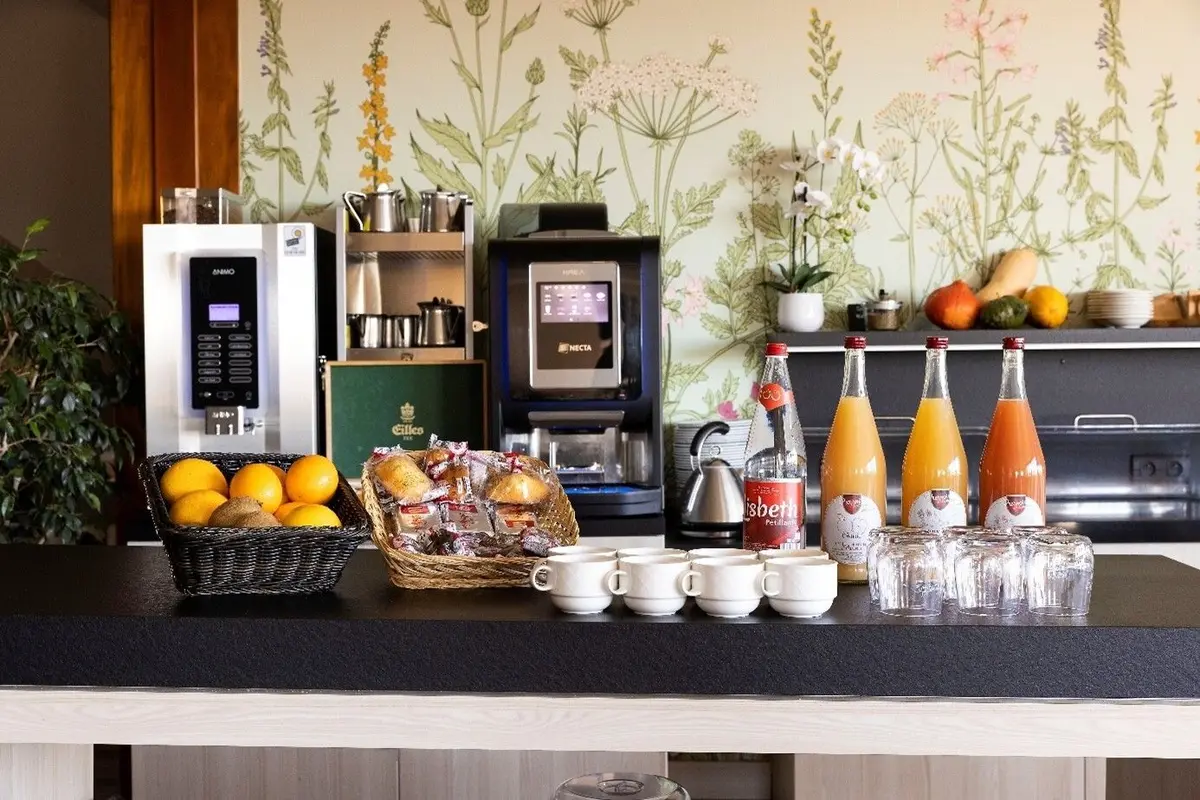 Un petit déjeuner gourmand vous attend dès votre réveil.