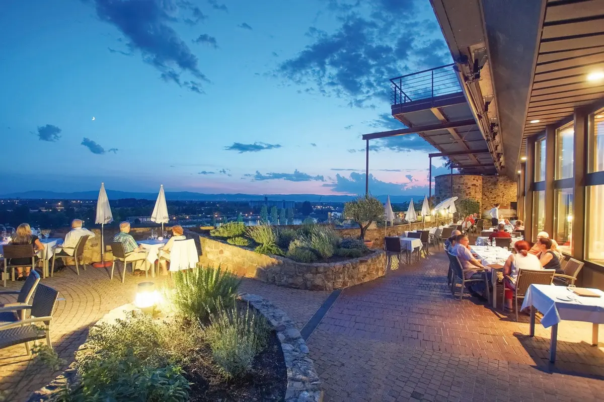 La terrasse offre une vue à couper le souffle