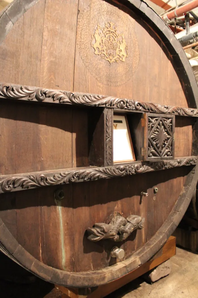 Le tonneau Sainte-Catherine, fabriqué en 1715, est le plus vieux du monde en activité. Il est même inscrit au Guiness Book des records. 