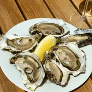 Huîtres & Vin Blanc Au Marché