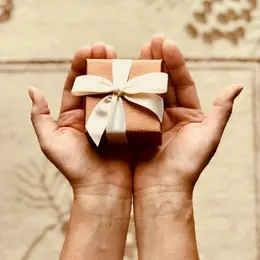 Idée cadeau adulte : quand la culture devient une valeur sûre