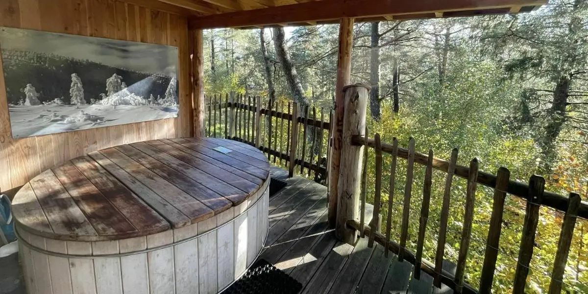 Idée cadeau pour la Fête des Mères : une nuit dans une cabane dans les arbres