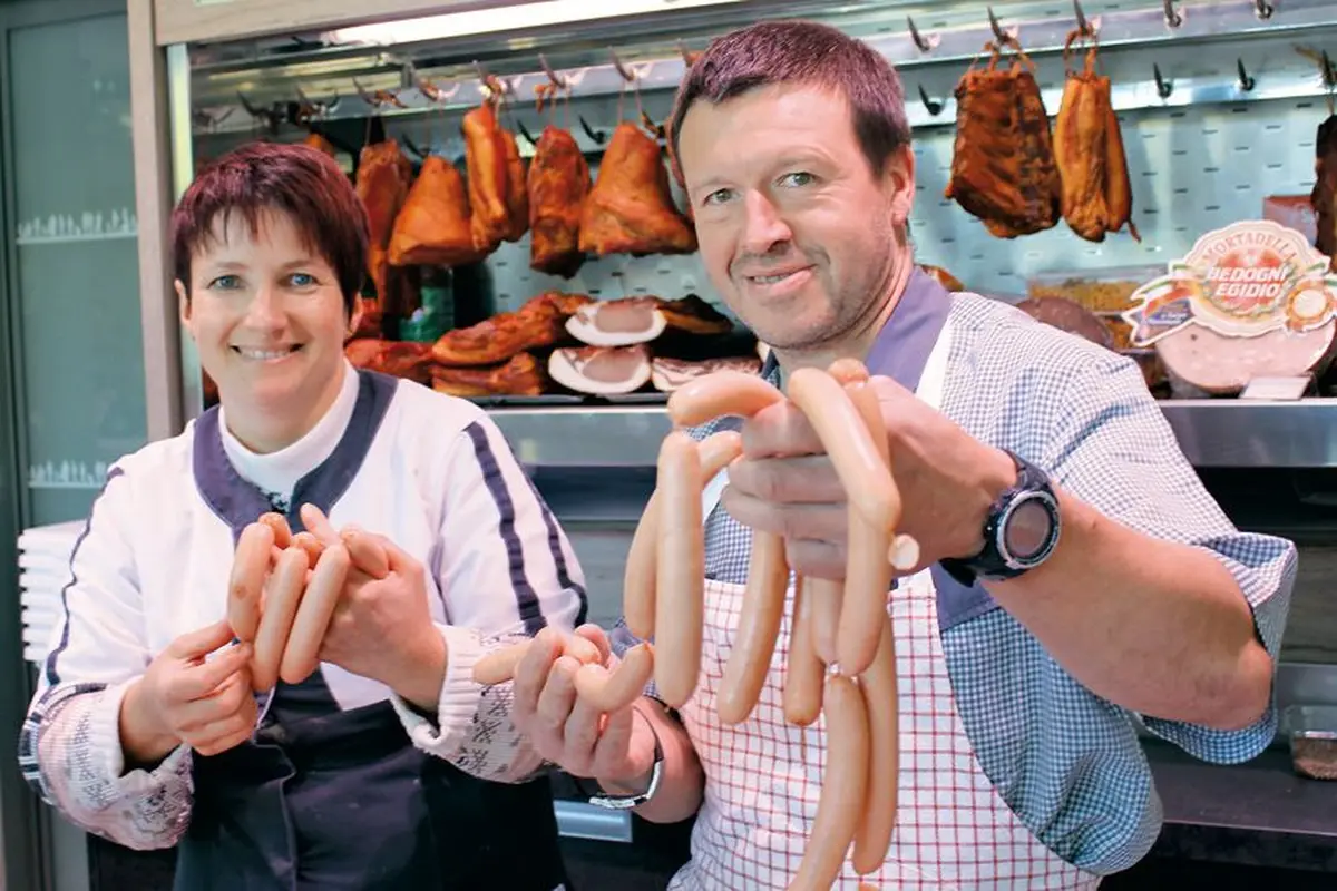 Sabine et Mathieu Edel avec les fameuses knacks championnes