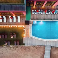 La piscine extérieure, chauffée toute l'année DR