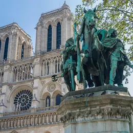 Île de la Cité : visite guidée à pied + entrée dans la crypte archéologique
