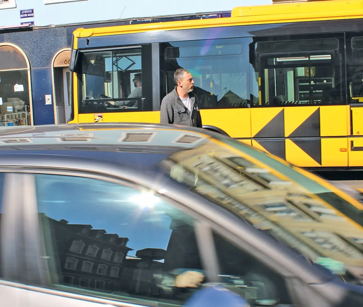 Illia Delaigle prend le pouls de la ville (et manque de se faire écraser, aussi, faut dire) 