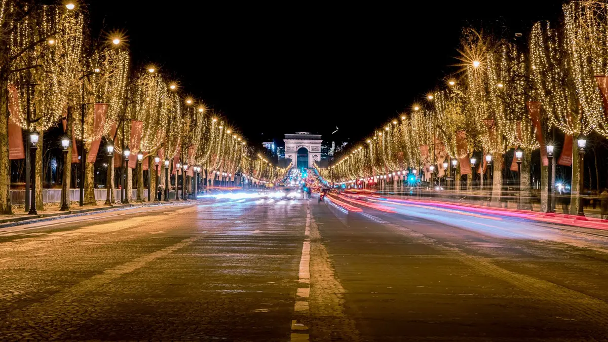 Illuminations de Noël sur les Champs-Élysées à Paris : on connait la date de lancement 2026 !