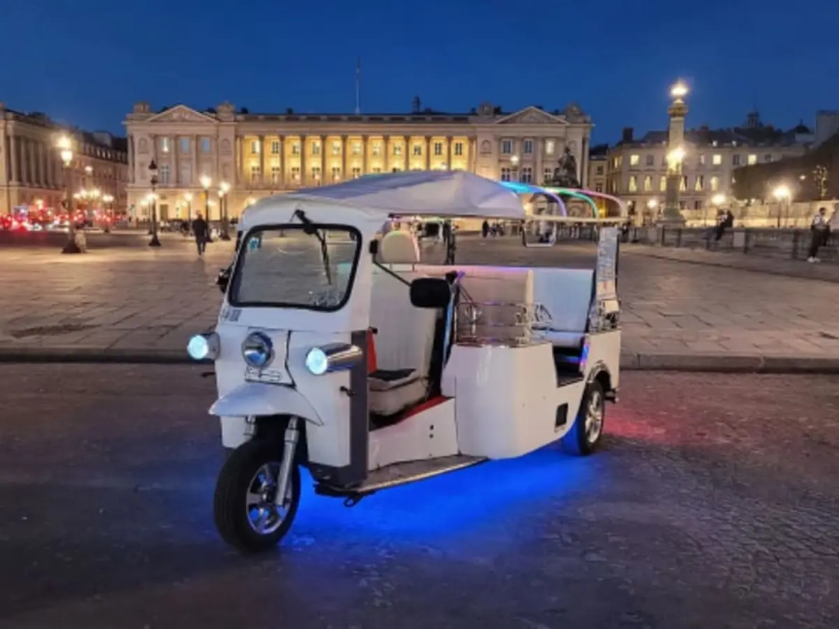 Illuminations de Paris tour de nuit en Tuktuk