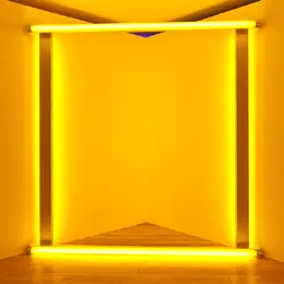 Exposition Dan Flavin à la Galerie Gagosian du Bourget