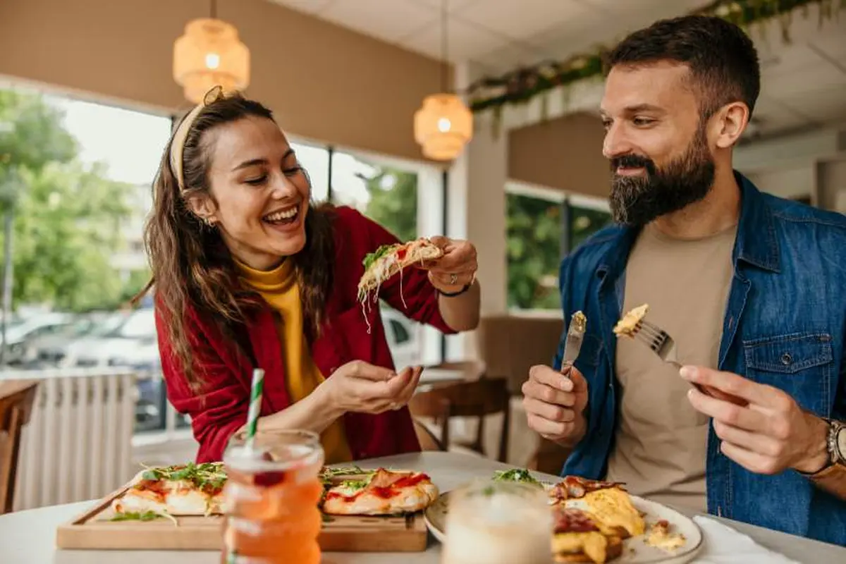 Budget, addition et red flags : ce que révèle l'étude Plum sur les premiers rendez-vous amoureux des 18-34 ans