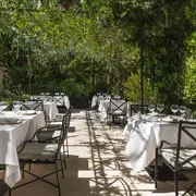 Maison Roland, le nouveau bistrot du Shangri-La Paris ouvert depuis mai 2026 dans le jardin de l'avenue d'Iéna