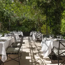 Maison Roland, le nouveau bistrot du Shangri-La Paris ouvert depuis mai 2026 dans le jardin de l'avenue d'Iéna