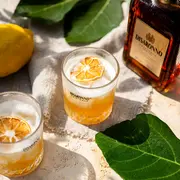 Le cocktail Disaronno Sour débarque cet été sur les terrasses françaises et voici comment le préparer ou le déguster dans les meilleures adresses de Paris, Lyon et Nice