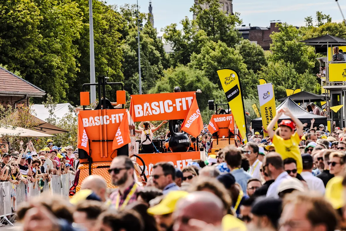 Basic-Fit partenaire du Tour de France 2026 : animations, Fitbox et caravane au programme
