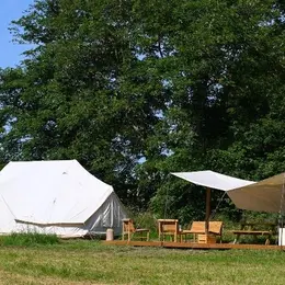 Dès cet été, 6 tentes de glamping ouvrent dans le Perche sur un domaine de 38 hectares mêlant ferme en activité et nature préservée en Eure-et-Loir