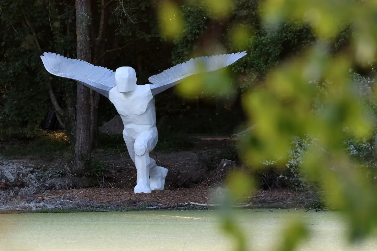 Les Étincelantes, une exposition d'art contemporain en pleine nature au Parc des Oiseaux