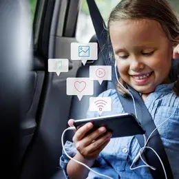 Trajets en voiture cet été : ce que font vraiment les parents français pour occuper leurs enfants selon un grand sondage 2026