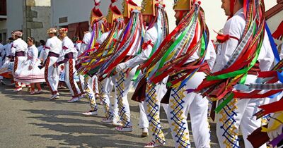 Exposition sur le costume basque et les danseurs traditionnels &agrave; Bayonne