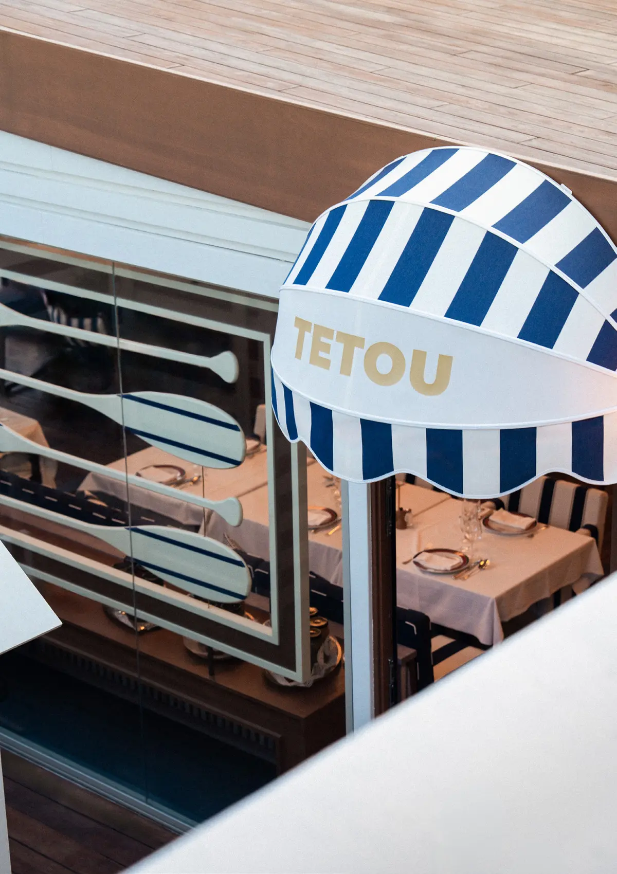 Le restaurant Tetou et sa bouillabaisse centenaire rouvrent enfin à Cannes sur la Croisette, face aux îles de Lérins