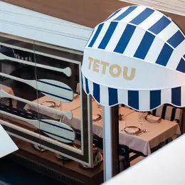 Le restaurant Tetou et sa bouillabaisse centenaire rouvrent enfin à Cannes sur la Croisette, face aux îles de Lérins