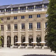 Le Grand Véfour rouvre au Palais-Royal avec un nouveau chef et une terrasse inédite attendue en 2026