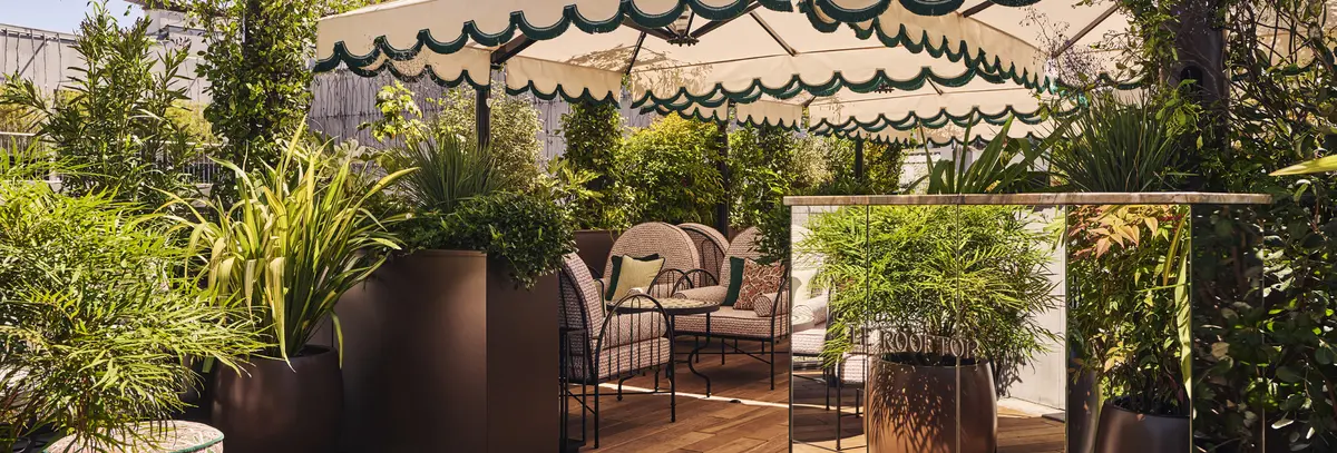 Le rooftop du Fouquet's Paris rouvre cet été avec une ambiance japonisante et une vue imprenable sur la Tour Eiffel