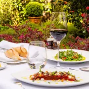 La cheffe mexicaine du Fouquet's Paris dévoile sa carte de printemps avenue George V et c'est une invitation aux saveurs de saison à ne pas manquer